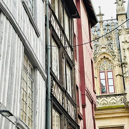 Cosy En Plein Coeur Historique Апартаменты *