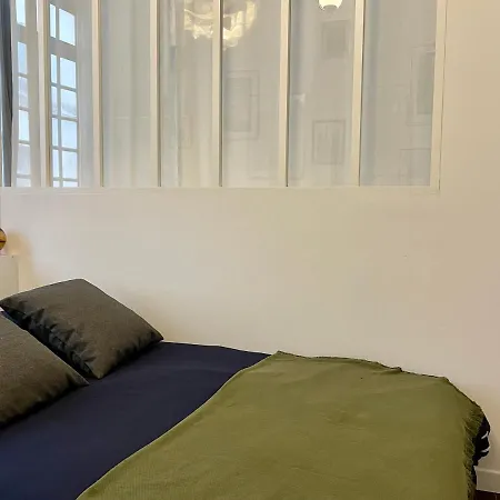 Cosy En Plein Coeur Historique Апартаменты *